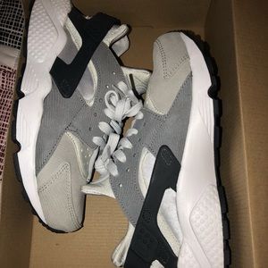 Womens Air Huarache Run Premium  Size 7.5